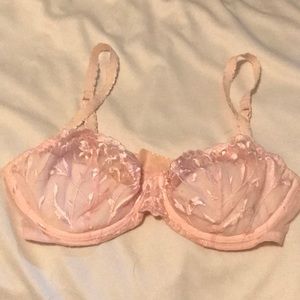 Victoria’s Secret 34C Beautiful Pink Lace Bra